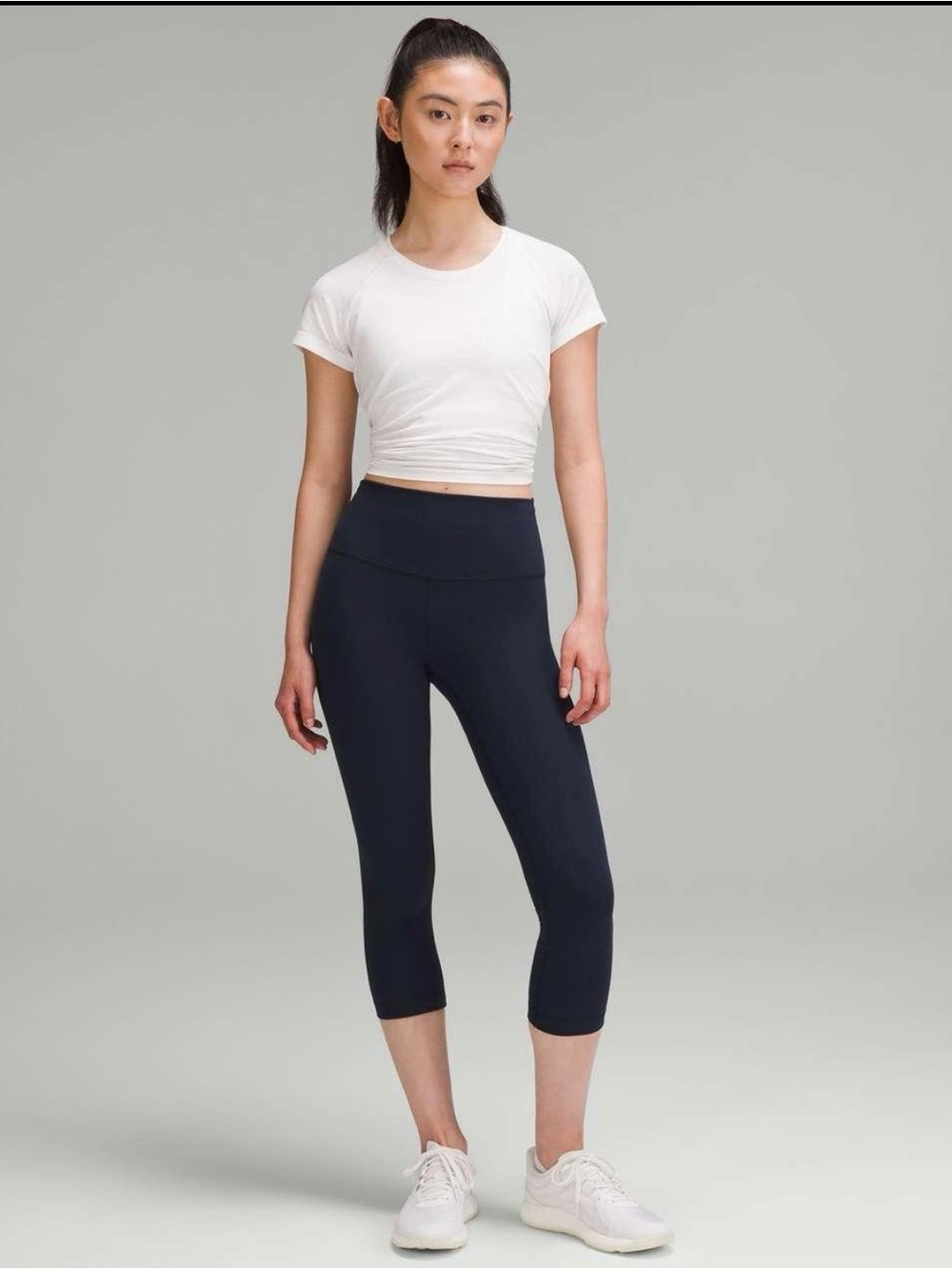 lululemon athletica Navy Seamless Cropped Capris 8 - Picture 2 of 10